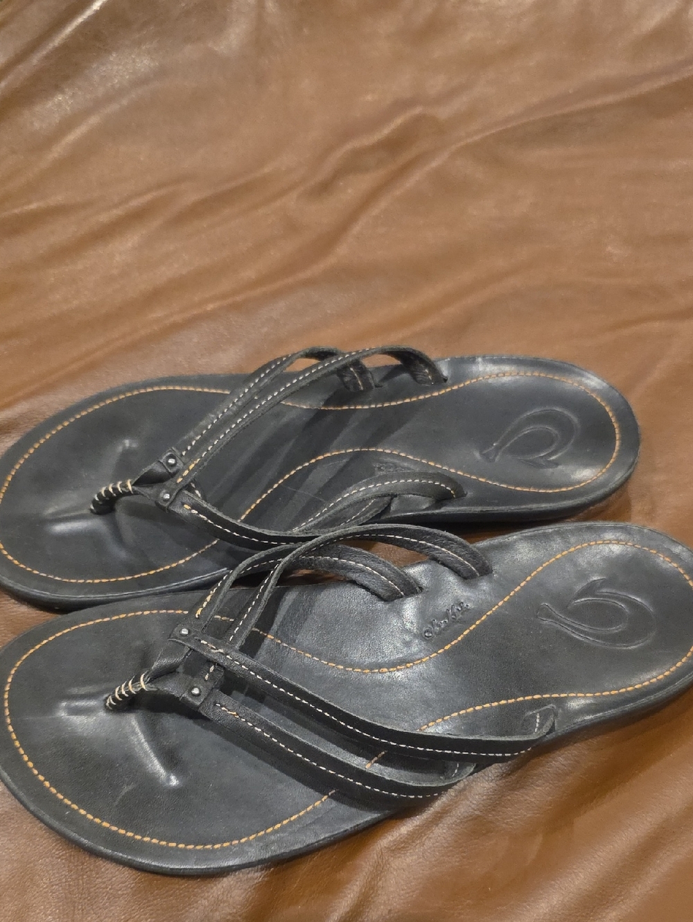 OluKai U'i Sahara Womens Black Leather Sandals. Sz 8